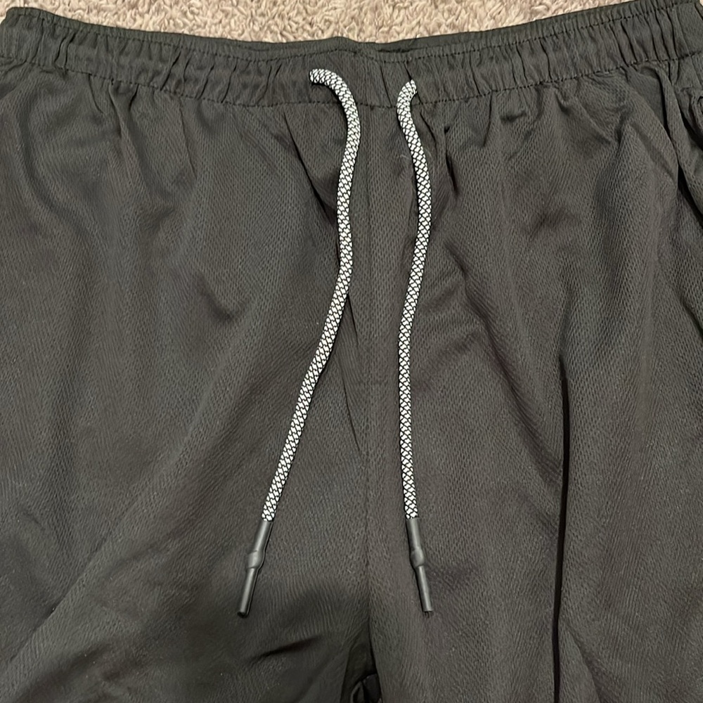 Men’s workout shorts - Picture 3 of 10